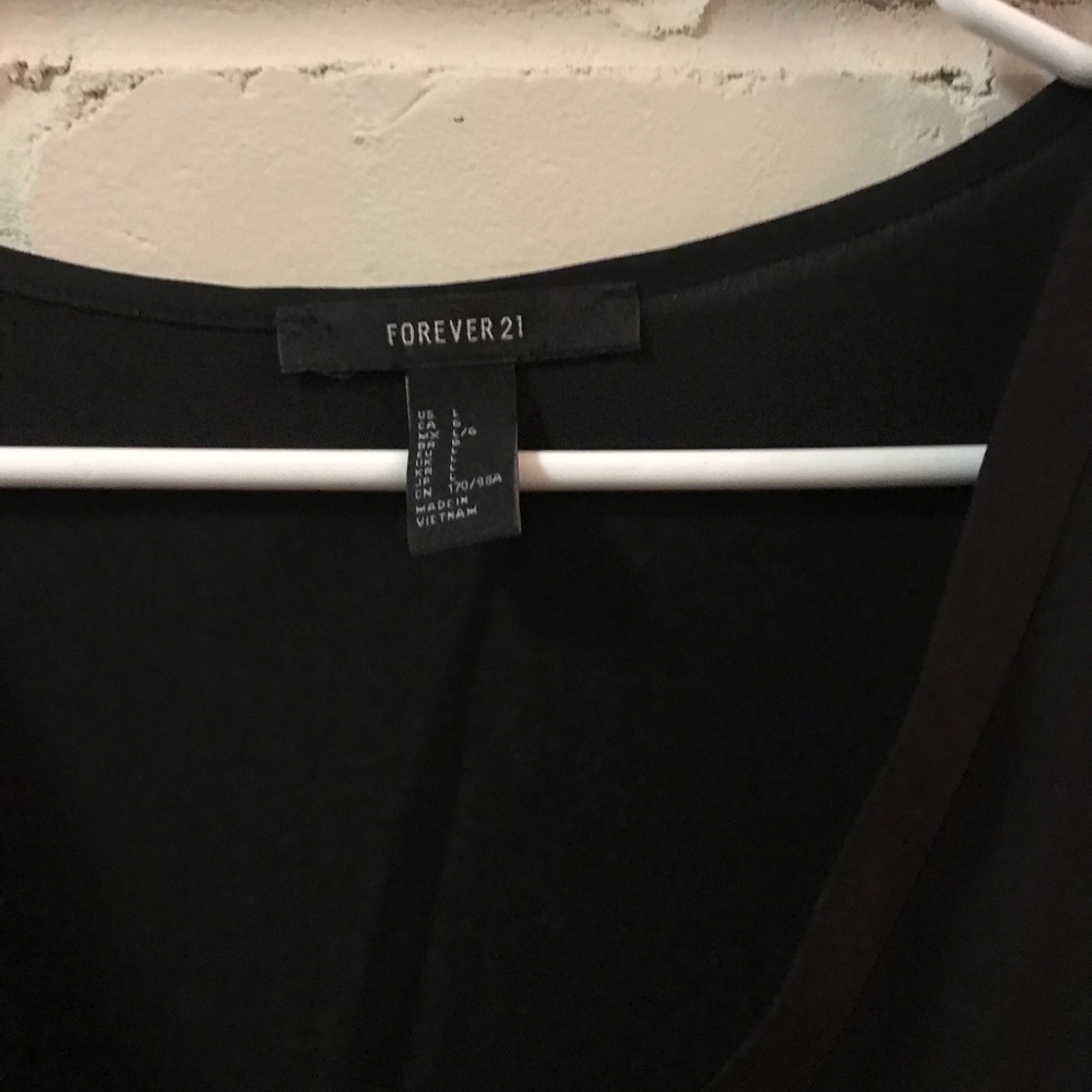 black blouse - Picture 2 of 2